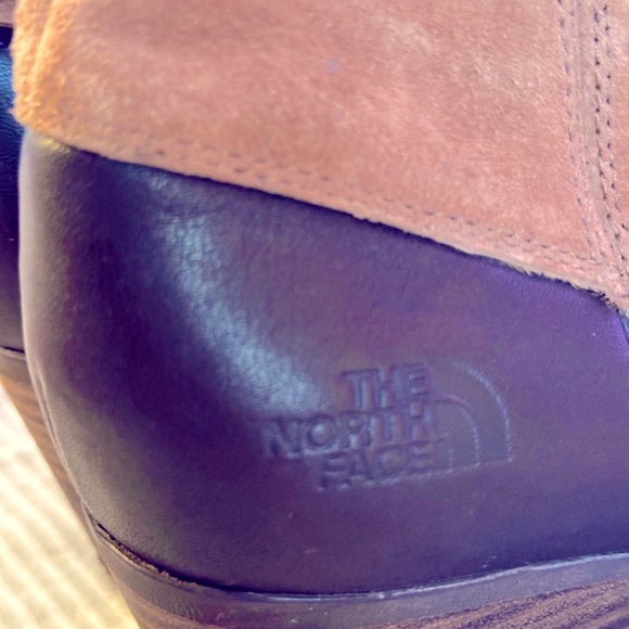 ⭐️THE NORTH FACE Leather Wedge Waterproof Zip Boots, Sz. 10, Excellent! 🤍 - Picture 6 of 15